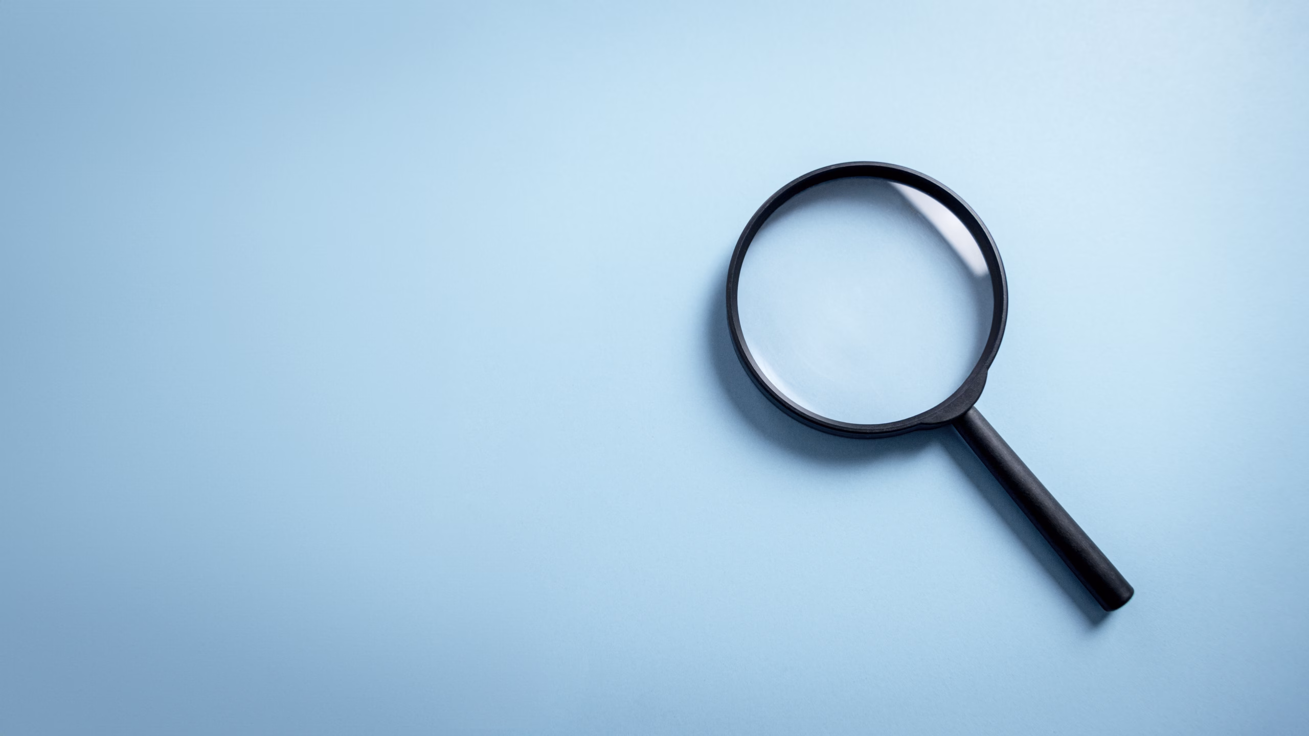 Top,View,Empty,Lens,Black,Magnifying,Glass,On,White,Blue